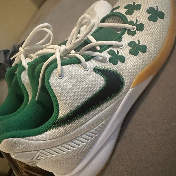 Nike Kyrie Flytrap 2 Boston Celtics Mens 15 Green gum Shamrock Basketball - Picture 3 of 6